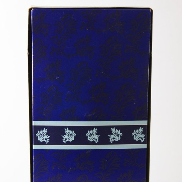 NWB 1995 An Avon Exclusive Winter Velvet Barbie - Picture 10 of 11